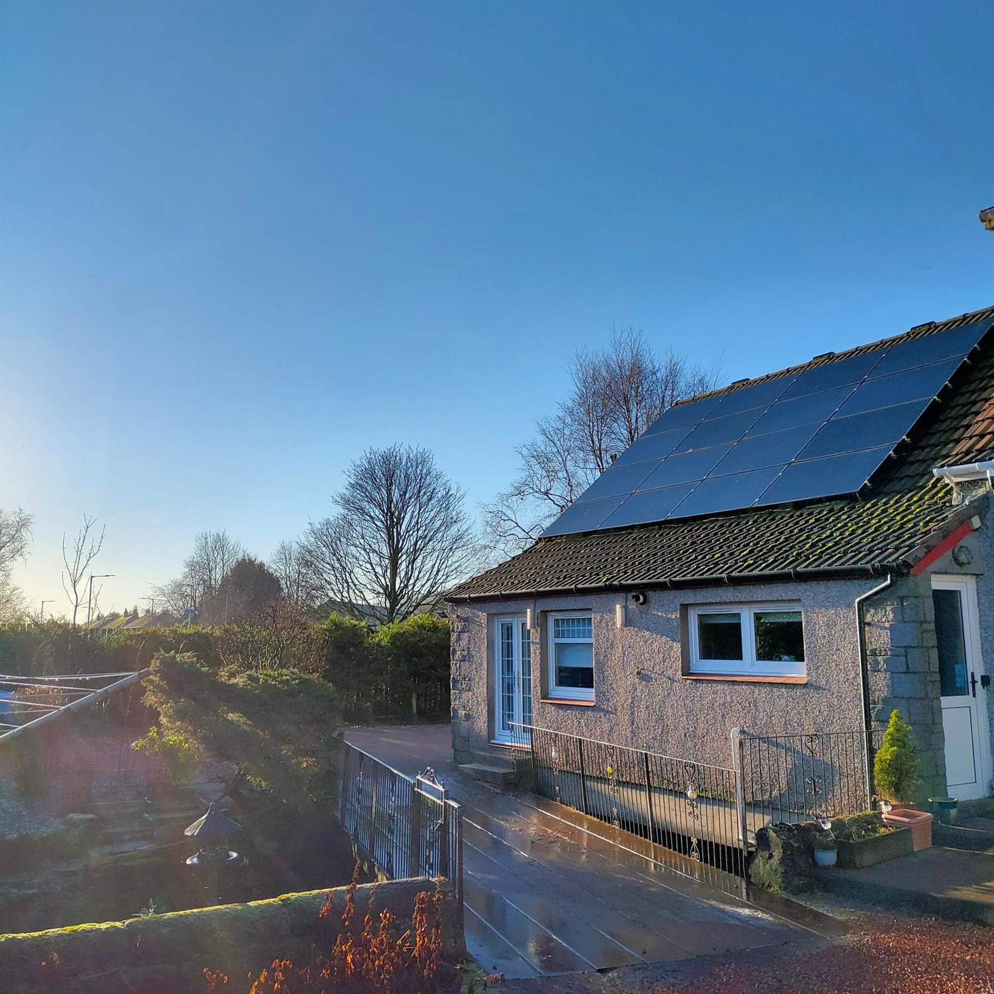 The Old Smiddy Cottage And Apartment Balloch Exterior photo